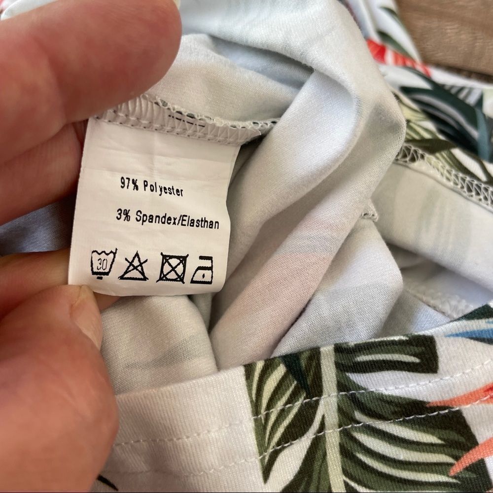 Palm Leaf Summer Shorts Romper Size Small - Picture 10 of 10